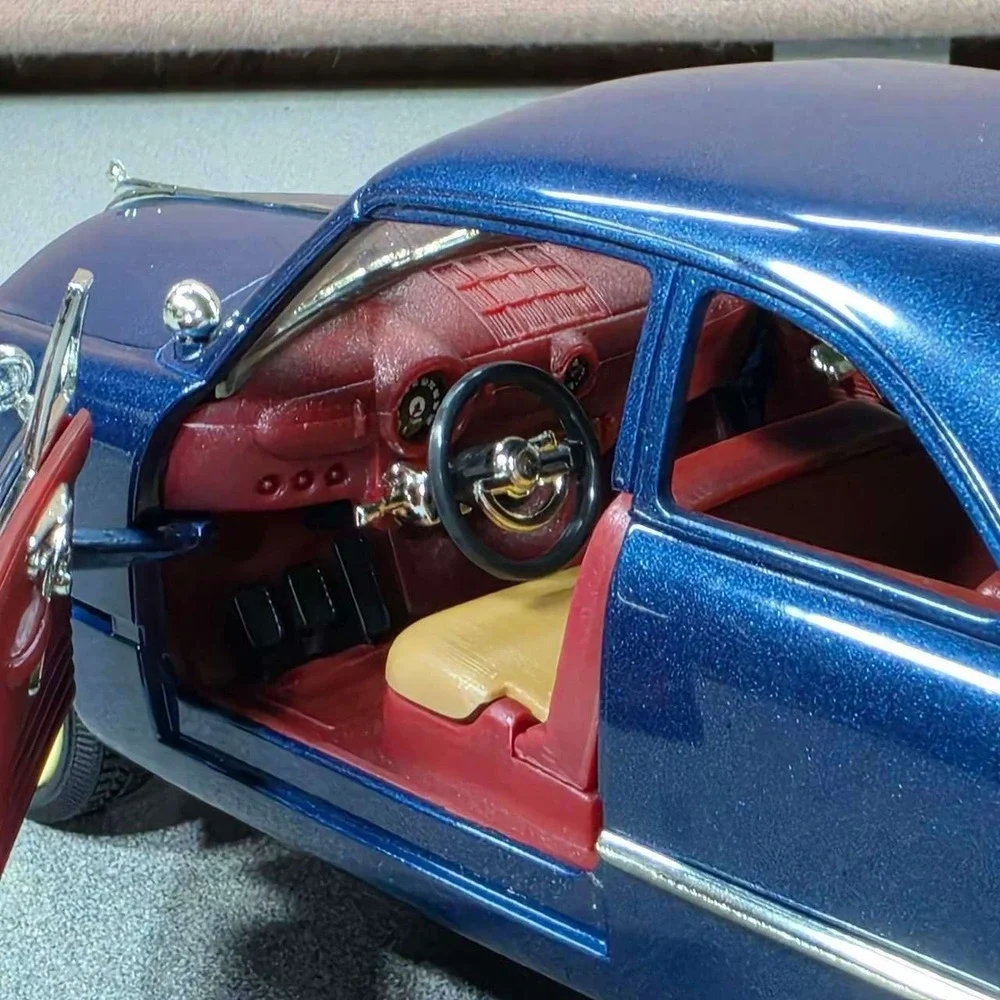 Ford 1949 Custom Coupe Diecast Model 1:18 Mira Solido Excellent Metallic